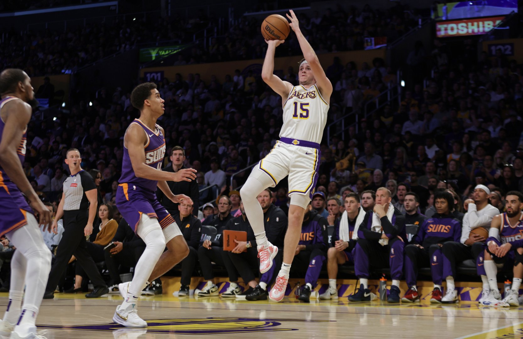 湖人绝杀浙江队，利拉德关键制胜的简单介绍